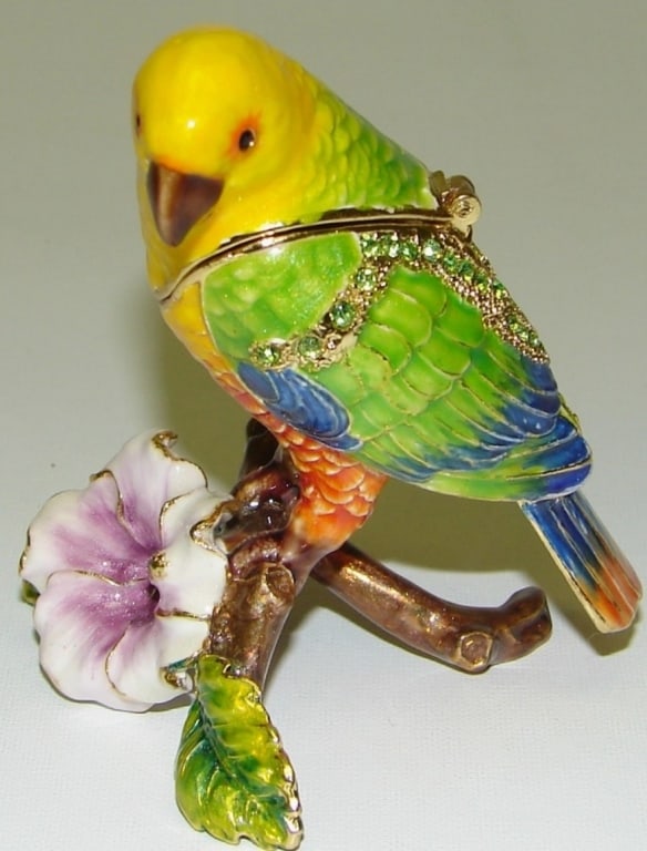 JAY STRONGWATER STYLE JEWELED PARROT TRINKET BOX: JAY STRONGWATER STYLE JEWELED PARROT TRINKET BOX -NEW IN BOX -3"