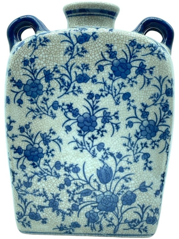 BOMBAY STYLE BLUE & WHITE HANDLED URN 9": BOMBAY STYLE BLUE & WHITE CRACKLE GLAZE HANDLED URN -9" APPROX -VERY GOOD PRE OWNED CONDITION -DP82224 Bidders may pick up their items from the auction-house or have their items shipped. Some i