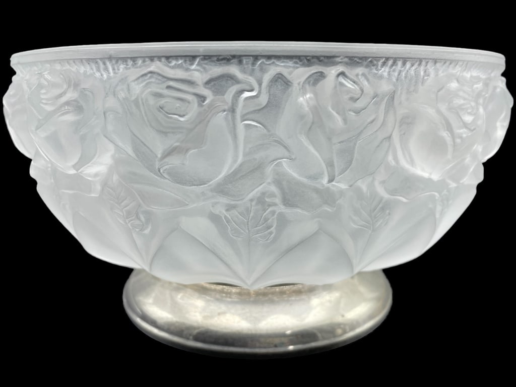 LALIQUE CYSTAL STYLE PEDESTAL BOWL: LALIQUE CYSTAL STYLE PEDESTAL BOWL -VERY GOOD PRE-OWNED -SIZE 8.5" X 5'' APPROX -MA082324 Bidders may pick up their items from the auction-house or have their items shipped. Some items qualify 