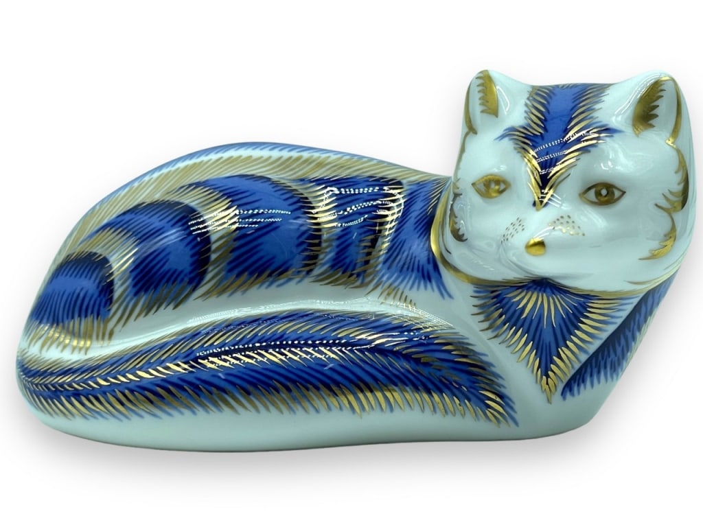 ROYAL CROWN DERBY PORCELAIN BLUE FOX FIGURINE 4": ROYAL CROWN DERBY PORCELAIN BLUE FOX PAPERWEIGHT -4" APPROX -VERY GOOD PR EOWNED CONDITION -DP82324 Bidders may pick up their items from the auction-house or have their items shipped. Some item