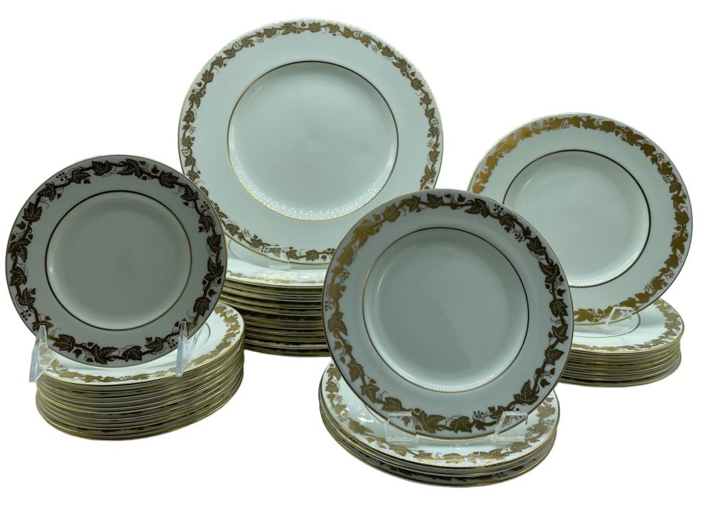 WEDGWOOD WHITEHLL BONE CHINA PLATE 36PCS SET: WEDGWOOD WHITEHLL BONE CHINA PLATE 36PCS SET -VERY GOOD PRE-OWNED -MA080724-12 @ 5.75" -4 @ 7" PLATES-8 @ 8" PLATES-12 @ 10.75" PLATES Bidders may pick up their items from the auction-house or have th