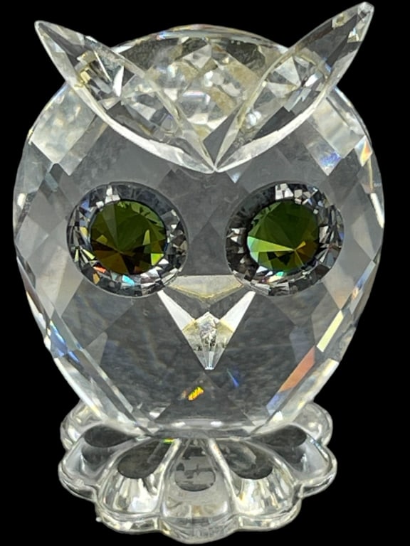SWAROVSKI CRYSTAL OWN SMALL FIGURINE: SWAROVSKI CRYSTAL OWN SMALL FIGURINE -VERY GOOD PRE-OWNED -SIZE Bidders may pick up their items from the auction-house or have their items shipped. Some items qualify for in-house shipping. &nb