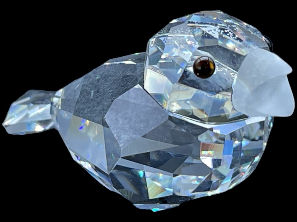 SWAROVSKI CRYSTAL SPARROW BIRD SMALL FIGURINE: SWAROVSKI CRYSTAL SPARROW BIRD SMALL FIGURINE -VERY GOOD PRE-OWNED -SIZE 1.5" APPROX -MA082624 Bidders may pick up their items from the auction-house or have their items shipped. Some items qua
