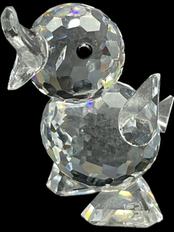 SWAROVSKI CRYSTAL BABY DUCK SMALL FIGURINE: SWAROVSKI CRYSTAL BABY DUCK SMALL FIGURINE -VERY GOOD PRE-OWNED -SIZE 2.5" APPROX -MA082624 Bidders may pick up their items from the auction-house or have their items shipped. Some items qualif