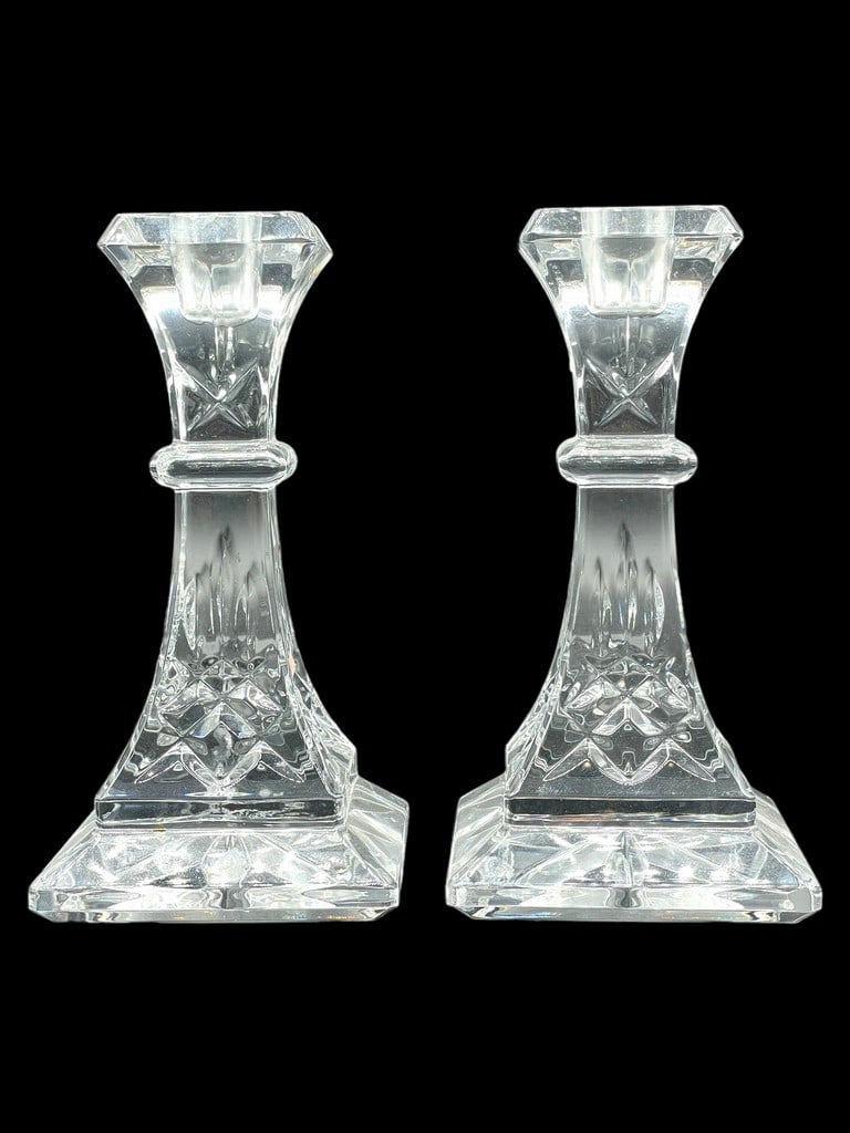 WATERFORD LISMORE CRYSTAL GLASS CANDLESTICKS 7": PAIR OF VINTAGE WATERFORD LISMORE CRYSTAL GLASS CANDLESTICKS -7" APPROX EACH -VERY GOOD PRE OWNED CONDITION -DP62924 Bidders may pick up their items from the auction-house or have their items s