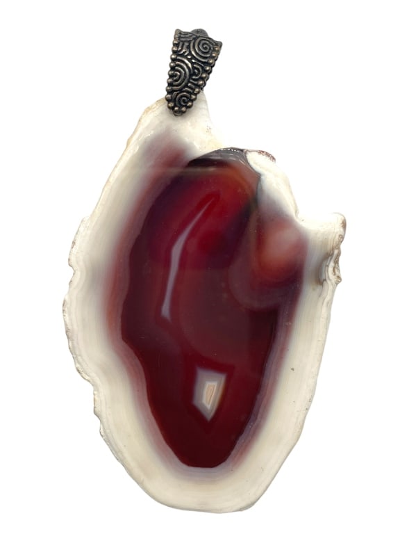 SEMI PRECIOUS GEMSTONE BOTSWANA AGATE PENDANT 3.75: SEMI PRECIOUS GEMSTONE BOTSWANA AGATE PENDANT 3.75" iNCREDIBLE CONTRAST OF COLORS WHITE EDGES AND BRILLIANT CENTERS OF RED STERLING SILVER TEXTURED BAIL SLIDE THE SPARKLE OF THE WHITE IS OUTSTANDING V