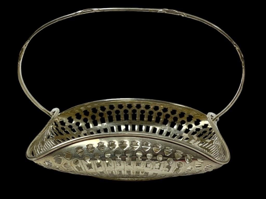 VTG STERLING SILVER FOLDED EDGE PIERCED BASKET: VINTAGE STERLING SILVER FOLDED EDGE PIERCED BASKET -A7984 -214 GRAMS -6" APPROX -VERY GOOD PRE OWNED CONDITION Bidders may pick up their items from the auction-house or have their items shipped