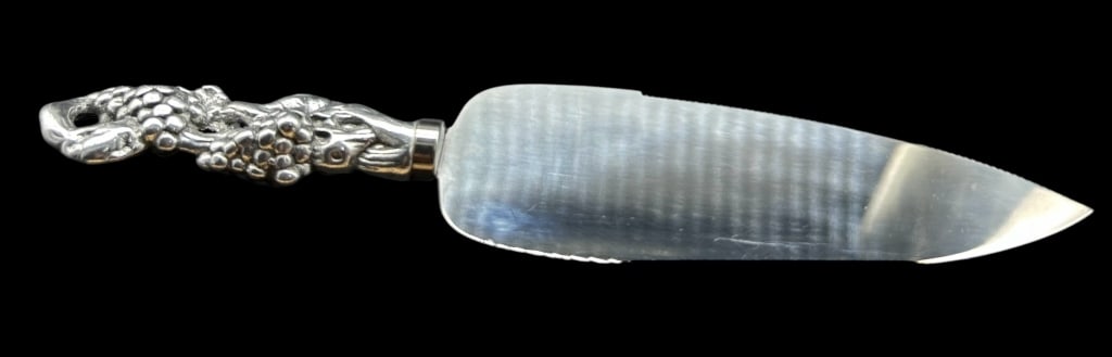 ARTHUR COURT GRAPEVINE PIE SERVER (1 of 5)