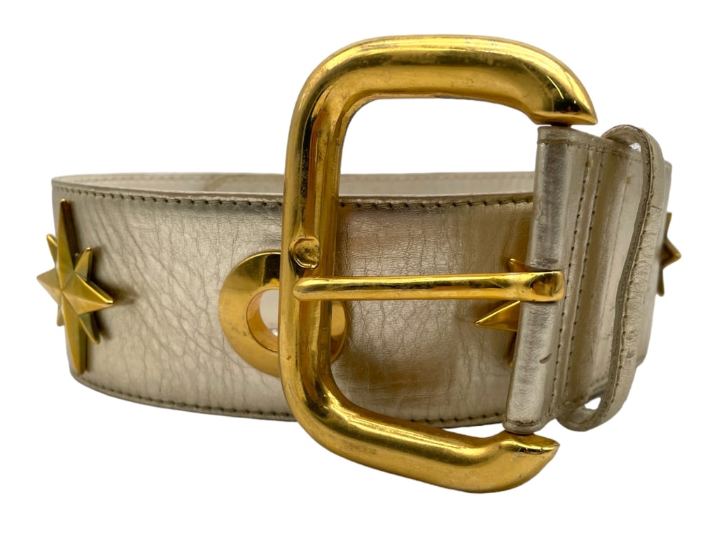 ESCADA METALLIC GOLD BELT EMBELLISHED WITH HRDWR: ESCADA BLACK GOLD BELT EMBELLISHED WITH HARDWARE VERY GOOD PRE-OWNED CONDITION WEST GERMANY MADE SIZE: 40"EU 34" USA APPROX MEASUREMENTS: LENGTH: 34" WIDTH: 2" DM91124 Bidders may pick up their