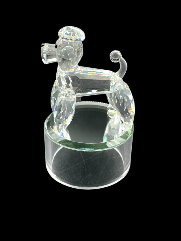 SWAROVSKI CRYSTAL DOODLE POODLE DOG FIGURINE 44g: SWAROVSKI CRYSTAL DOODLE POODLE DOG FIGURINE 44g VERY GOOD PRE-OWNED CONDITION APPROX MEASUREMENTS: LENGTH: 2." HEIGHT: 2." WEIGHT: 44g Bidders may pick up their items from the auction-house or