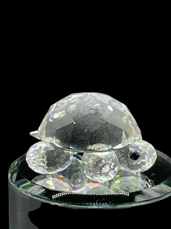 SWAROVSKI CRYSTAL SM TURTLE FIGURINE: SWAROVSKI CRYSTAL SM TURTLE FIGURINE VERY GOOD PREOWNED APPROX MEASUREMENT: 1.75" DM91124 #27