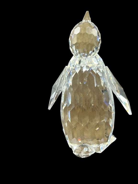 SWAROVSKI CRYSTAL PENGUIN: SWAROVSKI CRYSTAL PENGUIN VERY GOOD PREOWNED CONDITION KK 913 #28 Bidders may pick up their items from the auction-house or have their items shipped. Some items qualify for in-house shipping. &