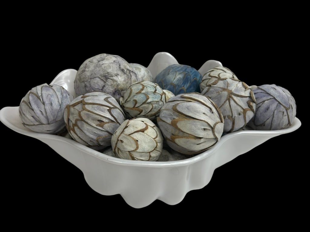 LARGE CLAM SHELL WITH ORGANIC BALLS DECOR: LARGE CLAM SHELL WITH ORGANIC BALL DECOR VERY GOOD PREOWNED CONDITION KK 913 #28