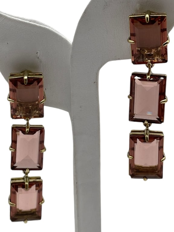 HEIDI DAUS GOLD EARRINGS CHOC BROWN CRYSTAL CLIP ": HEIDI DAUS LUCITE GOLD EARRINGS CHOC BROWN CRYSTAL CLIP 3" VERY GOOD PRE-OWNED LENGTH: 18" Please note that due to limited storage space, all items must be picked up within 14 days of the auction's co