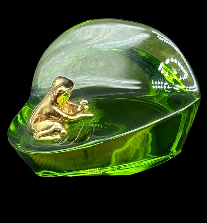GOLD FROG BACCARAT GREEN PAPERWEIGHT (1 of 4)