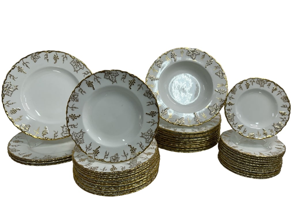 ROYAL CROWN DERBY VINE & GOLD DISH SET: ROYAL CROWN DERBY VINE & GOLD DISH SET 4 DINNER PLATES- 10.5" 12 SALAD PLATES- 8" 11 SOUP BOWLS- 9" 12 BREAD PLATES-6" VERY GOOD PREOWNED CONDITION KK 917 #14 Please note that due to limited storage s