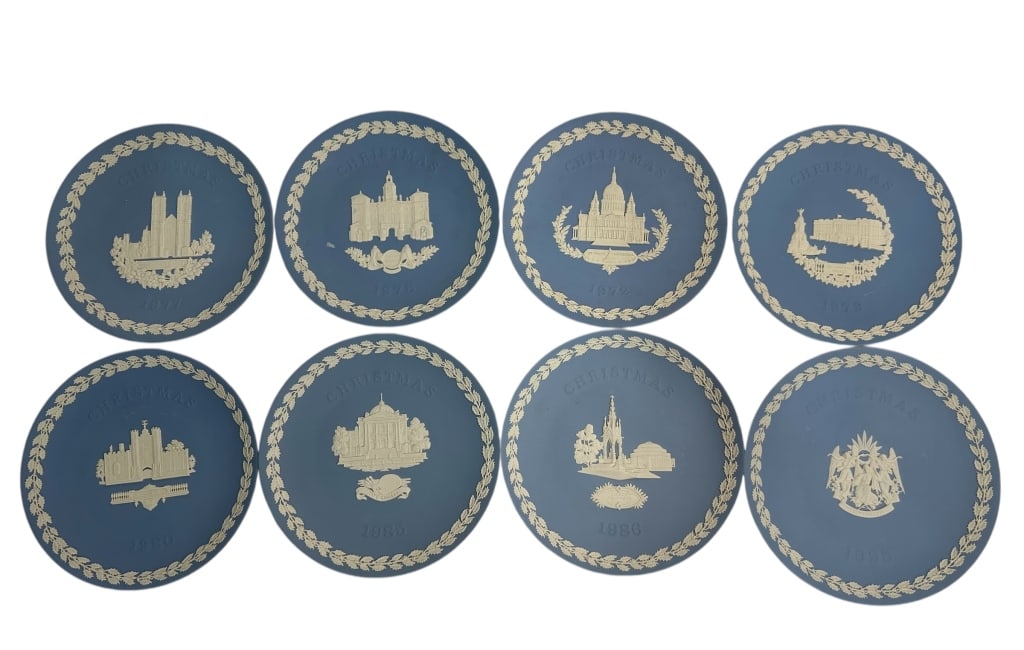 SET of 8 WEDGWOOD CHRISTMAS PLATES 8" (1 of 12)