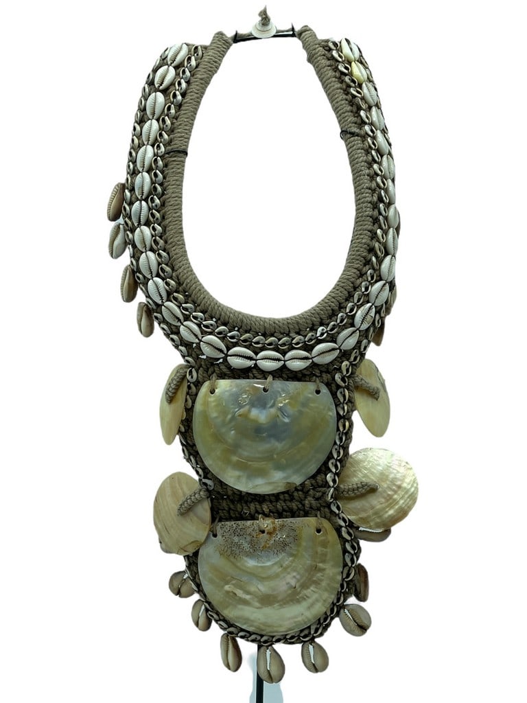 TRIBAL PAPUA CEREMONIAL SHELL NECKLACE ON STAND (1 of 9)