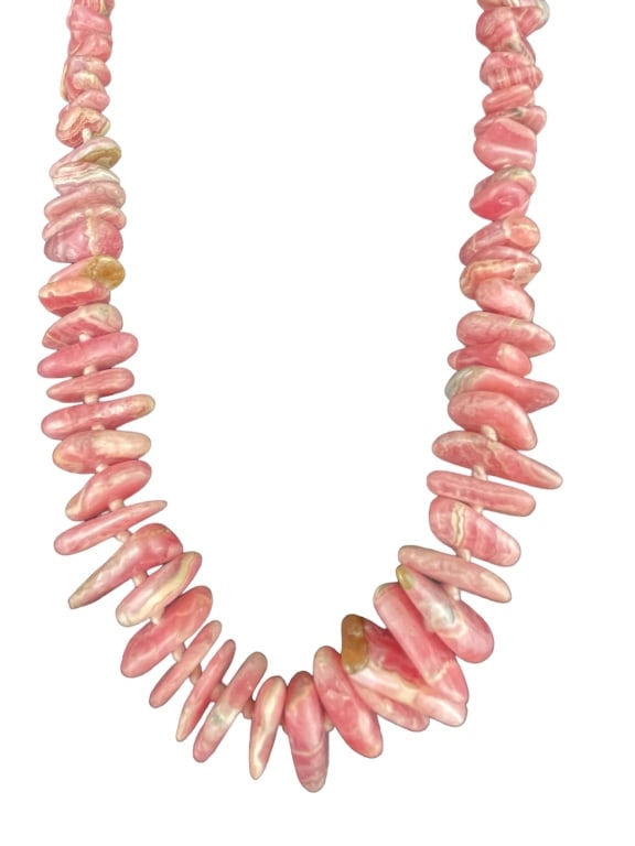 ROSE CORAL NECKLACE ASCENDING DROP 14.5" VINTAGE: ROSE CORAL NECKLACE ASCENDING DROP 14.5" VINTAGE VERY GOOD PRE-OWNED SIZE: 14.5" DM91824