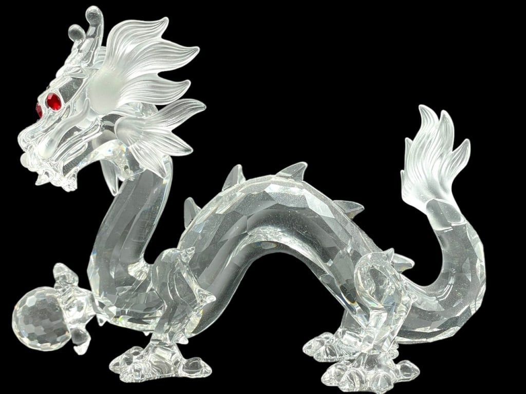SWAROVSKI CRYSTAL DRAGON FIGURINE WITH BOX: SWAROVSKI CRYSTAL DRAGON FIGURINE WITH BOX | COLLECTIBLE CRYSTAL ART GLASS FIGURINES -DRACHE DRAGON 208398 -9" APPROX -VERY GOOD PRE OWNED CONDITION -DP81624. Please note that due to limited storage s