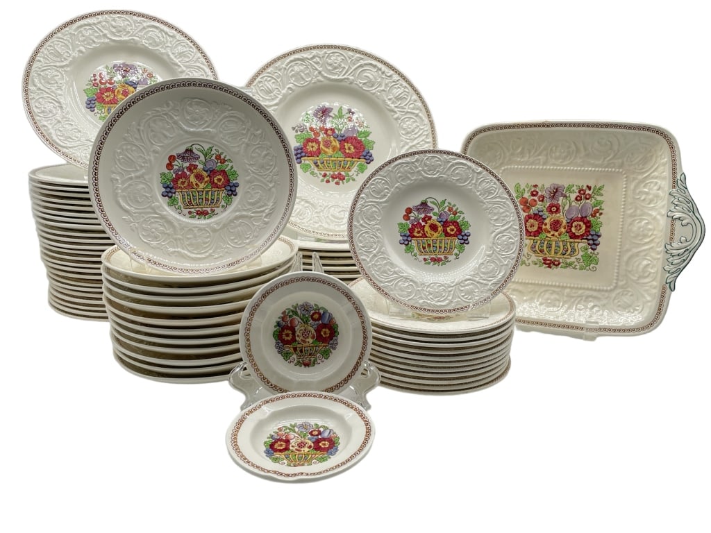 WEDGWOOD WINDERMERE PATRICIAN PLATE SET (63): WEDGWOOD WINDERMERE PATRICIAN PLATES SET (63) -VERY GOOD PRE-OWNED -MA081424. Please note that due to limited storage space, all items must be picked up within 14 days of the auction's conclusion or t