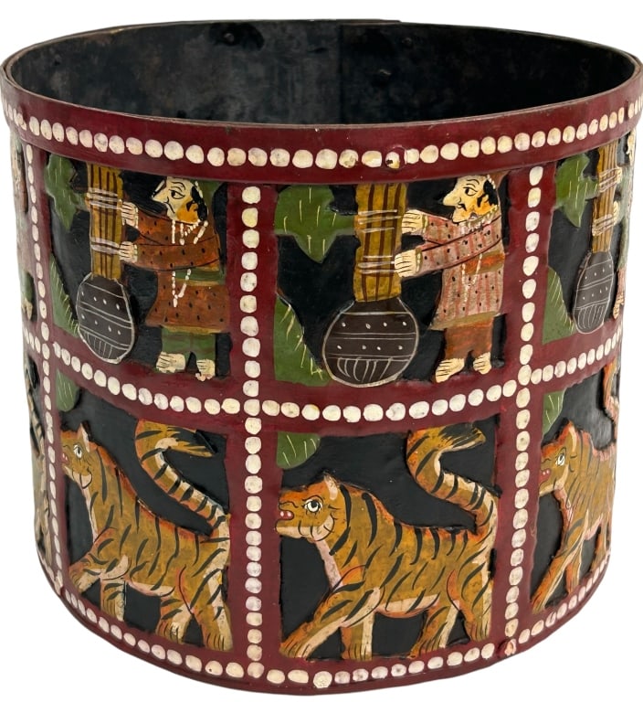 RUSTIC METAL PRIMITIVE TIGER PLANTER (1 of 4)