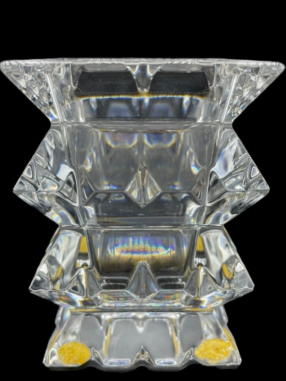 BACCARAT CRYSTAL ARLEQUIN VASE: BACCARAT CRYSTAL ARLEQUIN VASE -VERY GOOD PRE-OWNED -SIZE 3" X 4.5" APPROX -MA082324Please note that due to limited storage space, all items must be picked up within 14 days of the auction's conclusio