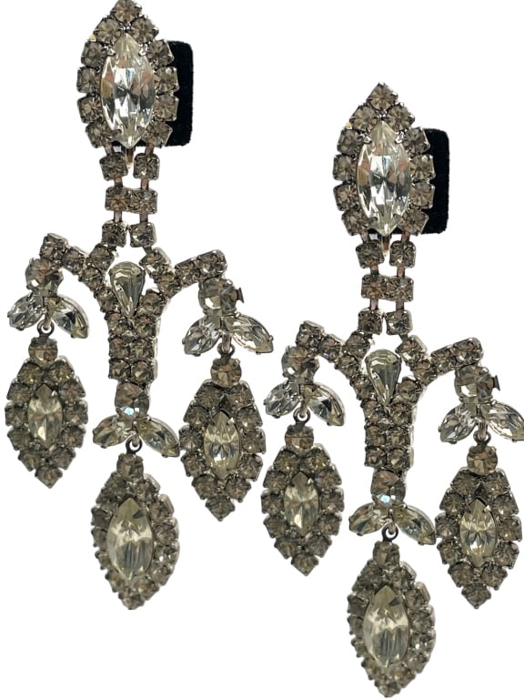 RHINESTONE CHANDELIER EARRINGS CLIP 3.75": RHINESTONE CHANDELIER EARRINGS CLIP 3.75" VERY GOOD PRE-OWNED SIZE: 3.75" DM92324