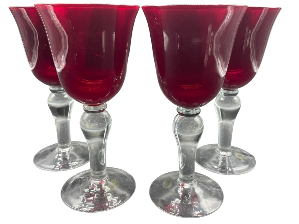 SET OF FOUR RED WINE GLASSES HEIGHT 8.": SET OF FOUR RED WINE GLASSES HEIGHT 8. VERY GOOD PRE-OWNED SIZE: 8" DM92024