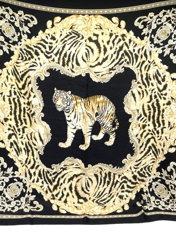 VERSACE STYLE SILK TIGER SCARF PARIS 35" X 35": VERSACE STYLE SILK TIGER SCARF PARIS -VERY GOOD PRE OWNED -SIZE 35" X 35" -DM92524Please note that due to limited storage space, all items must be picked up within 14 days of the auction's conclusion