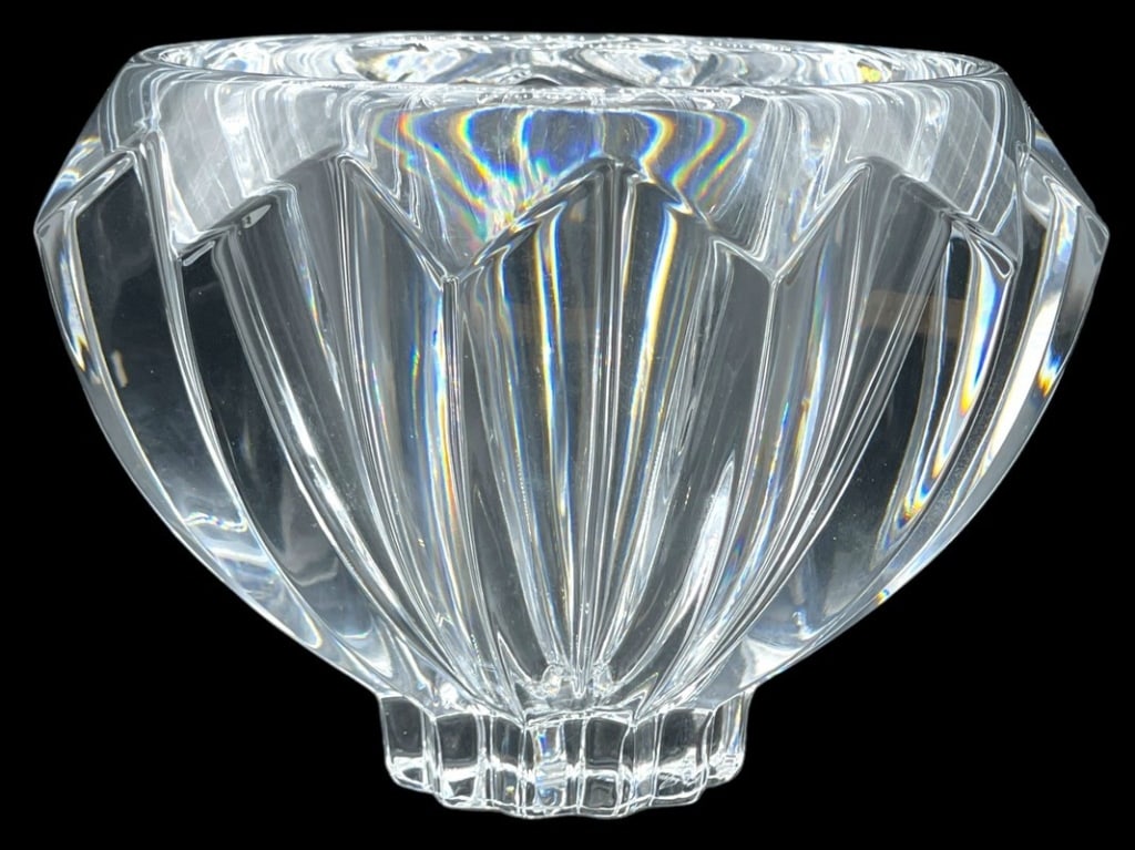 ORREFORS CRYSTAL GLASS BOWL 4": ORREFORS CRYSTAL GLASS BOWL 4" -MARKED ON BOTTOM -GOOD PRE OWNED CONDITION, MINOR WEAR NO CHIPS -DP5324 **Bidders may pick up their items from the auction-house or have their items shipped. Appointmen