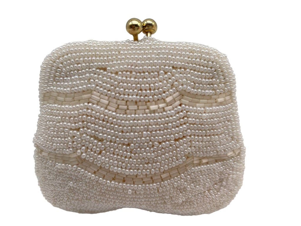 VINTAGE WHITE HAND BEADED COIN PURSE KOREA: VINTAGE WHITE HAND BEADED COIN PURSE KOREA -VERY GOOD PRE OWNED -SIZE 4" X 3.25"