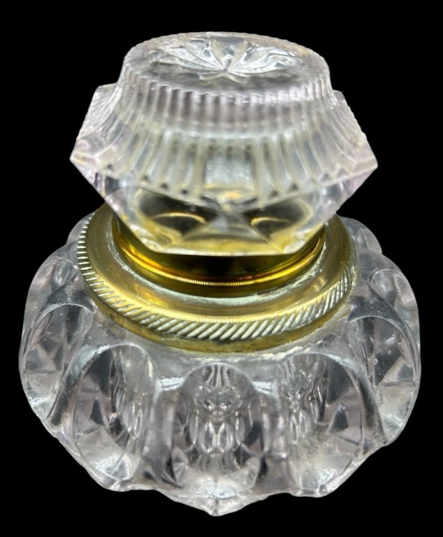 ANTIQUE ENGLAND LAVENDAR GLASS & BRASS INKWELL: ANTIQUE LAVENDAR GLASS INKWELL WITH BRASS ACCENTS 3.5 H x 3.5 W APPROX VERY GOOD PREOWNED CONDITION KK 9/12 #28