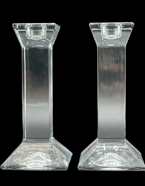 VILLEROY & BOCH CRYSTAL CLEAR GLASS CANDLESTICKS: PAIR OF VILLEROY & BOCH CRYSTAL CLEAR GLASS CANDLESTICKS -6" HEIGHT APPROX -VERY GOOD PRE OWNED CONDITION, LIGHT WEAR -DP5324
