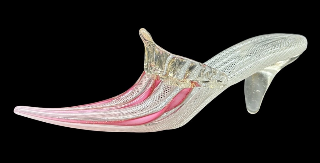 MURANO GLASS PINK LATTICINO RIBBON SLIPPER: MURANO VENETIAN PINK LATTICINO RIBBON SLIPPER SAVIATI GOLD FLECKS 6" L APPROX VERY GOOD PREOWNED CONDITION 927 #11