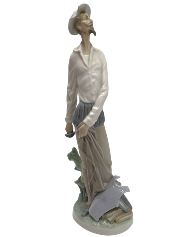 LLADRO DON QUIXOTE STATUE PORCELIAN FIGURINE: LLADRO DON QUIXOTE STATUE PORCELIAN FIGURINE -SIZE H 12" X W 3.75" X D 2.5" -VERY GOOD PRE OWNED -DM92724 #18