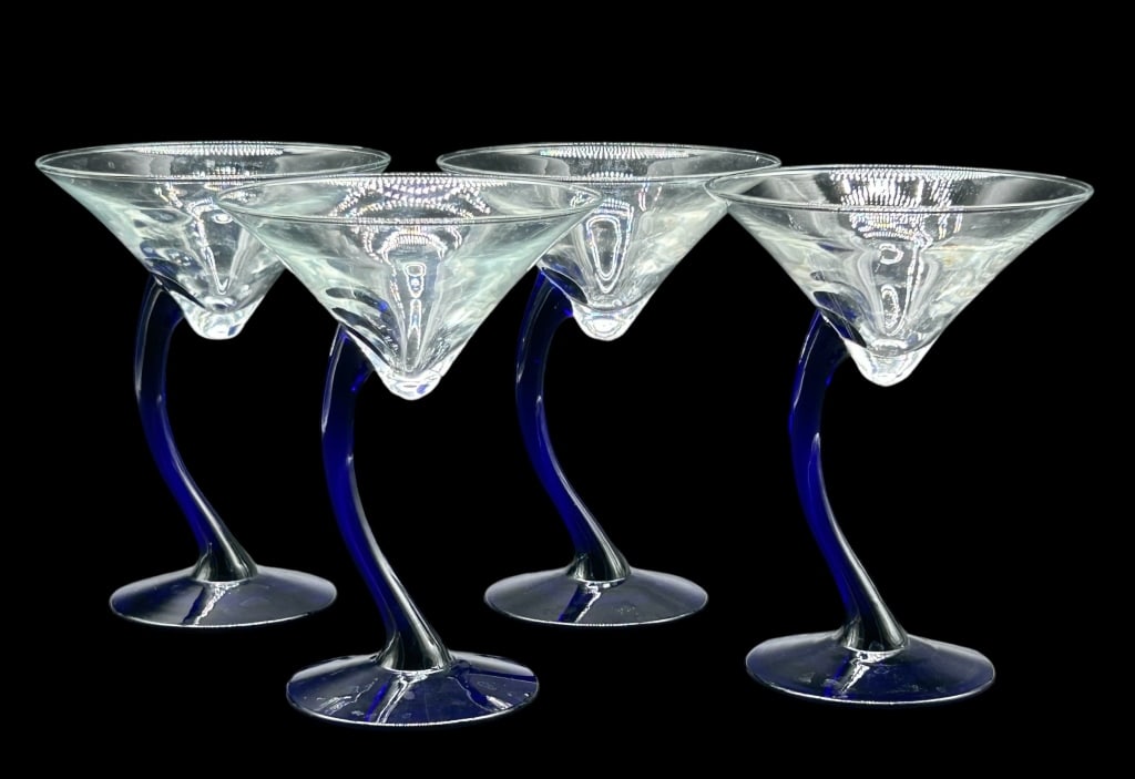 BRAVURA MARTINI GLASSES 6": COLBALT BLUE BRAVURA MARTINI GLASSES BY LIBBEY GLASS COMPANY 6" H APPROX VERY GOOD PREOWNED CONDITION KK 927 #10