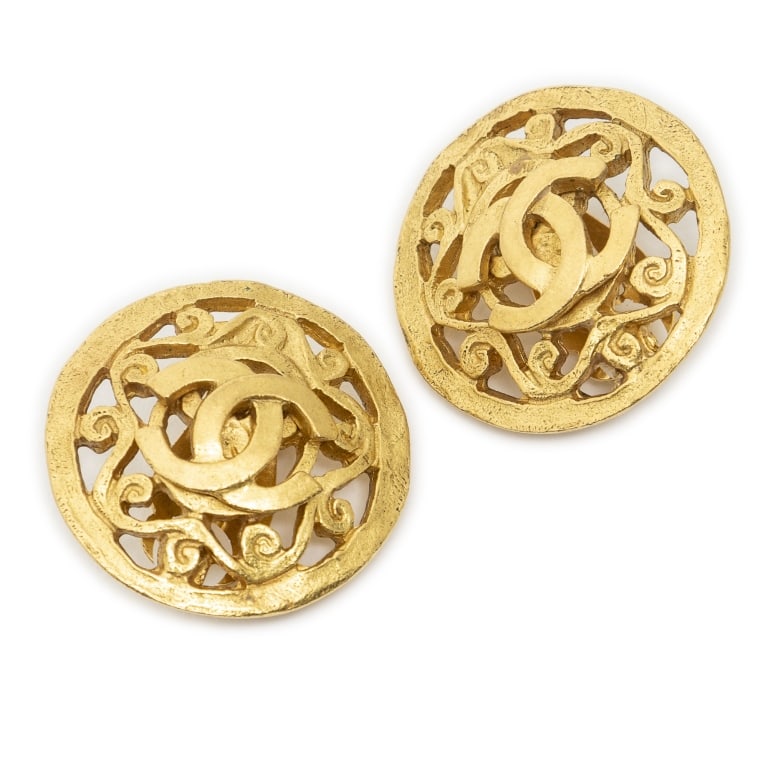 CHANEL CC ROUND CLIP ON EARRINGS (1 of 3)