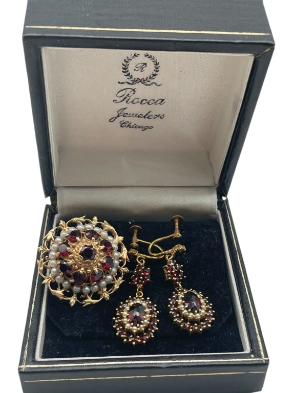 STATEMENT SCARF CLIP AND EARRINGS IN BOX (1 of 4)