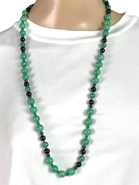 JADE AND ONYX VINTAGE NECKLACE: JADE AND ONYX VINTAGE NECKLACE -SIZE LENGTH 30" END TO END -VERY GOOD PRE OWNED -DM93024