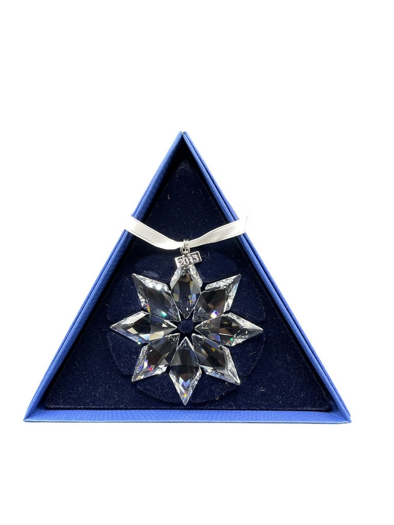 SWAROVSKI CRYSTAL SNOWFLAKE ORNAMENT W BOX 2013: SWAROVSKI CRYSTAL ANNUAL EDITION SNOWFLAKE ORNAMENT W BOX | COLLECTIBLE CRYSTAL SWAROVSKI FIGURINES | COLLECTIBLE HOLIDAY CHRISTMAS XMAS -VERY GOOD CONDITION WITH BOX -DP11124 ***Please note that due 