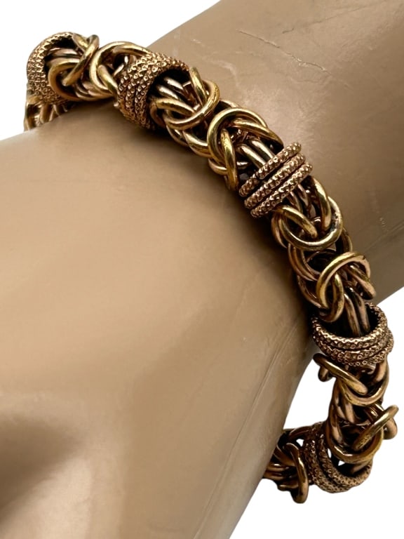 BRONZE MILAR CHAIN BRACELET 8": -BRONZE MILAR CHAIN BRACELET -8" L APPROX -VERY GOOD PREOWNED CONDITION -KK 1016