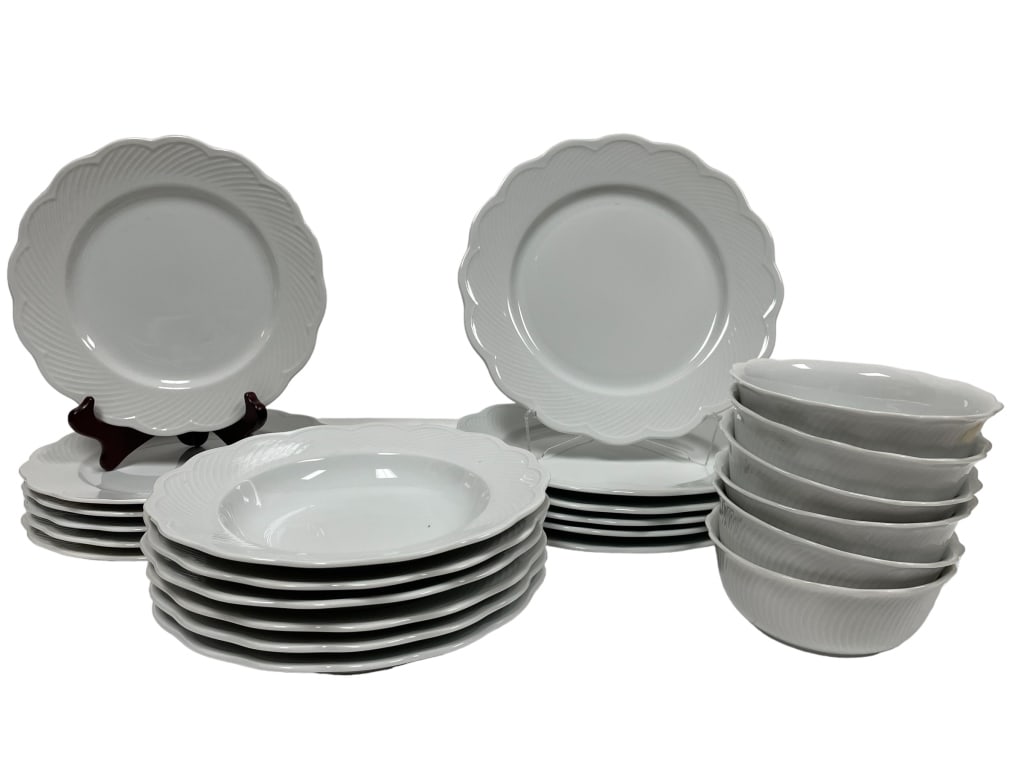 VTG DANSK FRANSK CHINA SET- 23 PIECES: VTG DANSK FRANSK CHINA SET- 23 PIECES -12 DINNER PLATES -6 SALAD BOWLS -6 SOUP BOWLS -ITEM CONDITIONS VERY GOOD -MA070224