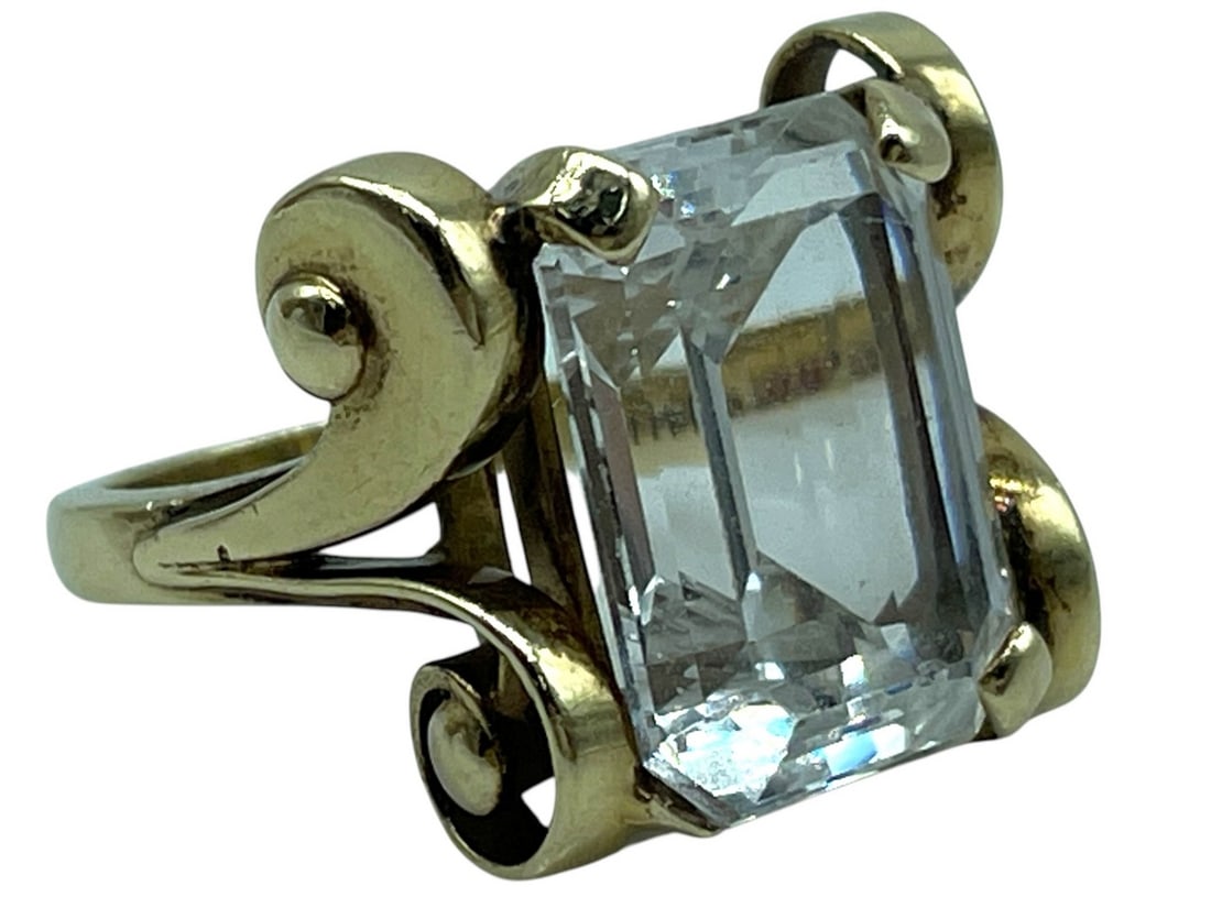 14K GOLD AND SOLITAIRE AQUAMARINE RING SZ 5.5: 14K GOLD AND SOLITAIRE AQUAMARINE STONE RING -9.91 GRAMS -VERY GOOD PRE OWNED CONDITION -DP102324 Bidders may pick up their items from the auction-house or have their items shipped. Some items 