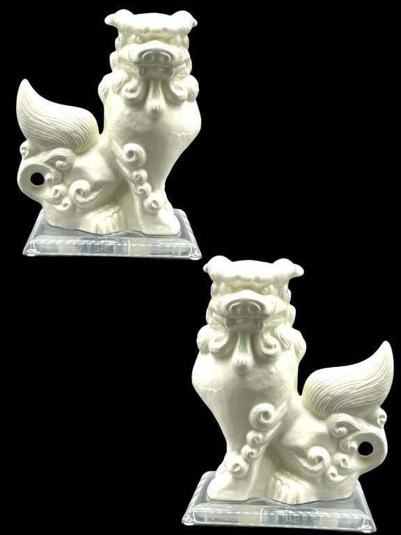VINTAGE WHITE CERAMIC FOO DOGS LUCITE BASE 10" (1 of 7)