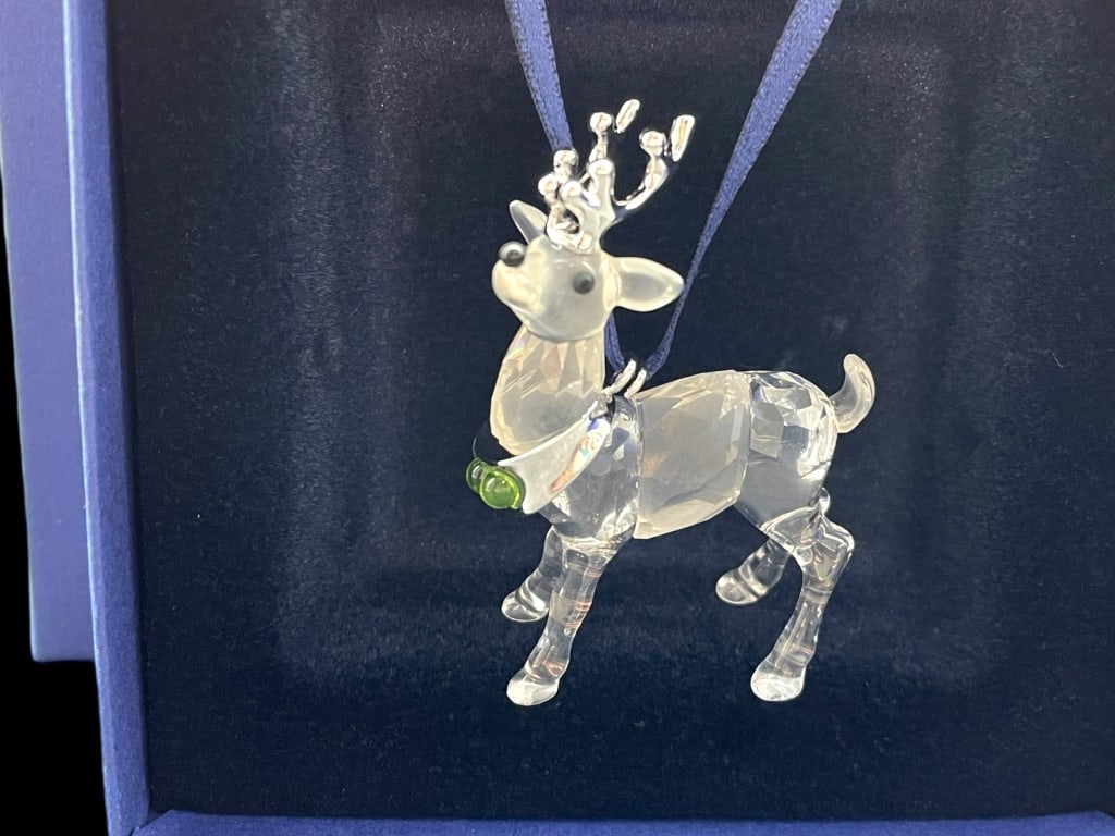 NIB SWAROVSKI CRYSTAL REINDEER RHODIUM ORNAMENT (1 of 4)