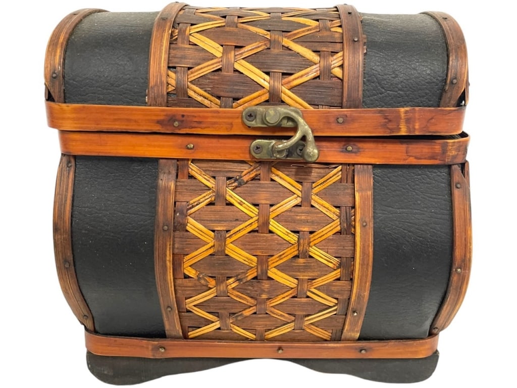 VINTAGE WOOD BAMBOO TREASURE CHEST (1 of 7)