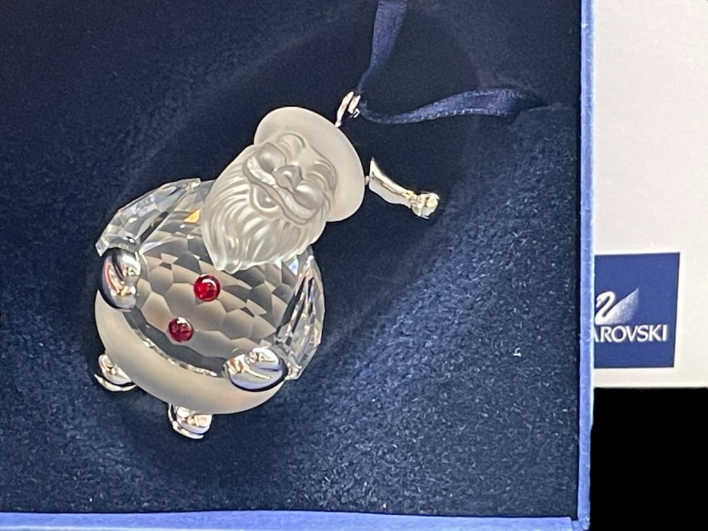 NIB SWAROVSKI CRYSTAL SANTA CLAUS RHODIUM ORNAMENT: NIB SWAROVSKI CRYSTAL SANTA CLAUS RHODIUM ORNAMENT -NEW! NIB -SANTA CLAUS RHODIUM ORNAMENT -APPROX 1.5" TALL -JA 110724 #10 ***Please note that due to limited storage space, all items must be picked u