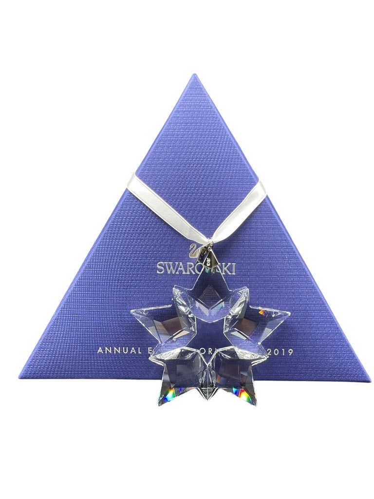 NIB SWAROVSKI CRYSTAL 20019 SNOWFLAKE ORNAMENT: NIB SWAROVSKI CRYSTAL 2019 SNOWFLAKE ORNAMENT -NEW! NIB -2006 DATED SNOWFLAKE ORNAMENT -APPROX 3" TALL -DP11824 ***Please note that due to limited storage space, all items must be picked up within 14 