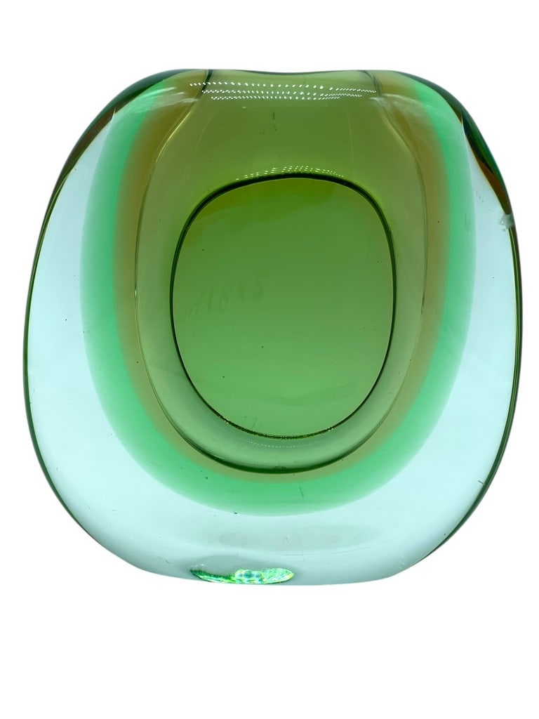 MURANO STYLE ART GLASS VASE 6": MURANO STYLE ART GLASS VASE -6" H APPROX -VERY GOOD PRE OWNED CONDITION , MINOR SURFACE WEAR TO BOTOOM, SEE PHOTOS -DP102524 # 22